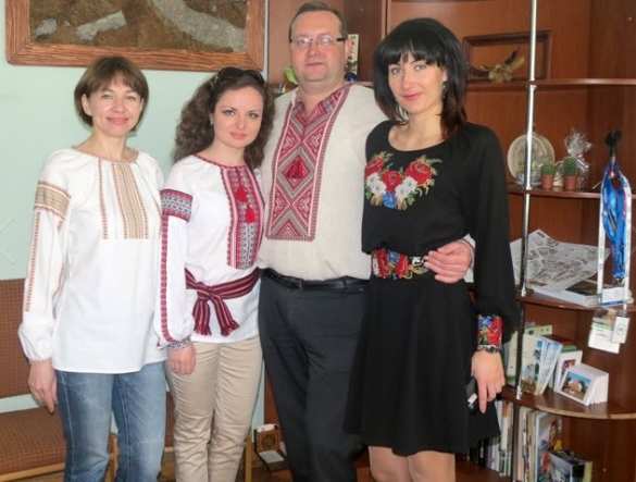 Дресс-код по-украински: на работу — в вышиванке (ФОТО) | Русская весна