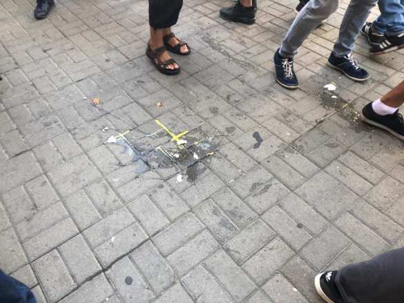 Порошенко забросали яйцами после допроса (+ВИДЕО, ФОТО) | Русская весна