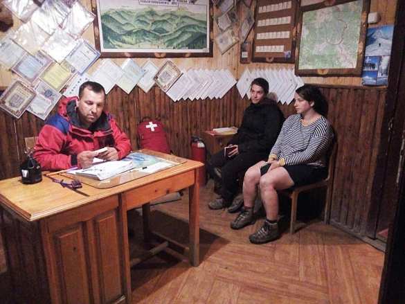 В Карпатах спасали туристок из Германии (ФОТО) | Русская весна