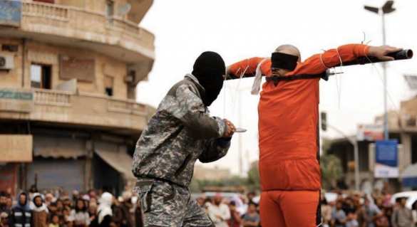 Распять и убить ножом в сердце... — ИГИЛ обнародовало кадры зверских казней в Ракке (ФОТО 18+) | Русская весна