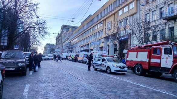 В доме в центре Киева рухнули перекрытия этажей, под завалами люди (ФОТО) | Русская весна