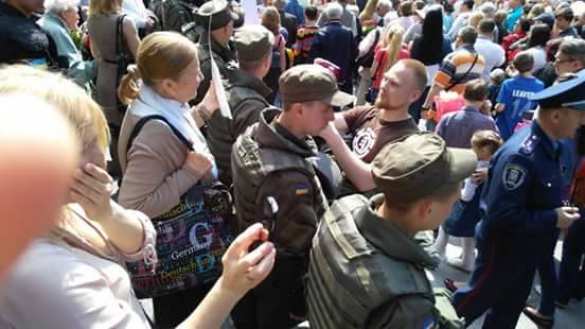 ВАЖНО: в Киеве во время акции «Бессмертный полк» неизвестные распылили слезоточивый газ (+ФОТО) | Русская весна