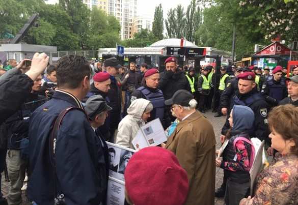 Ситуация в Киеве накаляется: скоро начнется «Бессмертный полк», неонацисты заблокированы в своем офисе (ФОТО, ПРЯМАЯ ТРАНСЛЯЦИЯ) | Русская весна