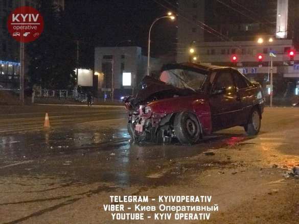 В Киеве пьяный подполковник МВД въехал в столб (ФОТО, ВИДЕО) | Русская весна