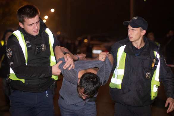 9 разбитых машин и неудавшийся побег: в Киеве пьяный цыган устроил грандиозное ДТП (ФОТО, ВИДЕО) | Русская весна