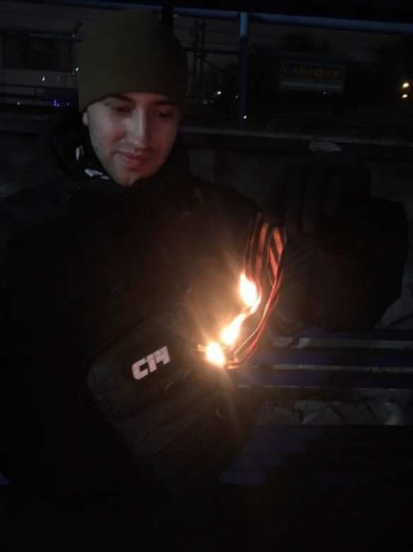 В Киеве неонацисты отобрали и сожгли георгиевскую ленту (ФОТО) | Русская весна