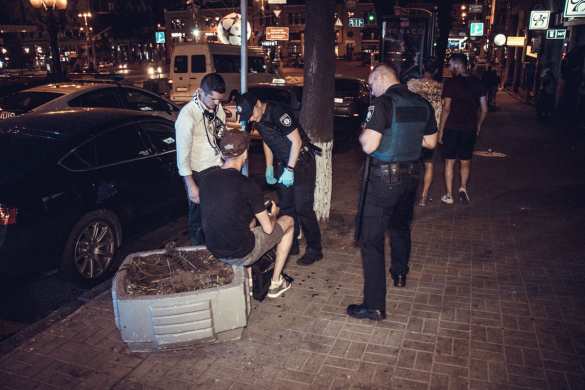 Летали камни и пивные кружки: в Киеве произошла массовая драка с участием фанатов «Ливерпуля» (ФОТО, ВИДЕО) | Русская весна