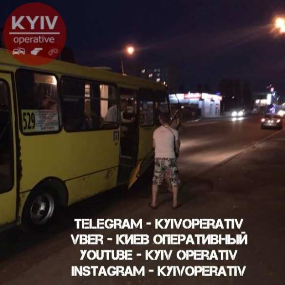 Это Украина: в Киеве у маршрутки на ходу отвалились двери (ФОТО) | Русская весна