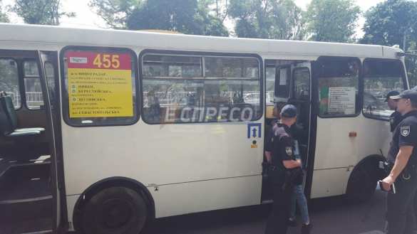 В Киевской маршрутке прогремел взрыв (ФОТО, ВИДЕО) | Русская весна