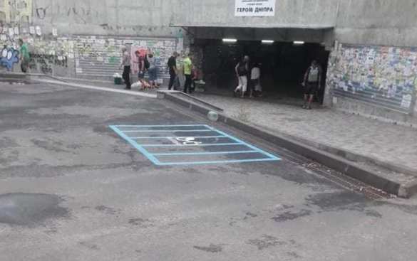 Це Европа: В Киеве разгромили точку проката велосипедов (ФОТО) | Русская весна