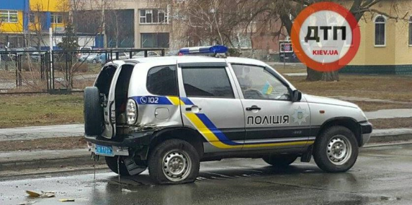 В Киеве вооруженный мужчина угнал маршрутку (+ВИДЕО, ФОТО) | Русская весна