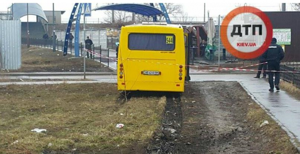 В Киеве вооруженный мужчина угнал маршрутку (+ВИДЕО, ФОТО) | Русская весна