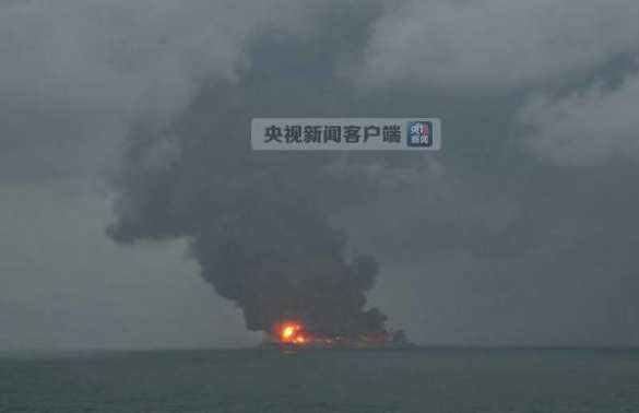 Горящий у берегов Китая танкер угрожает взорваться (ФОТО) | Русская весна