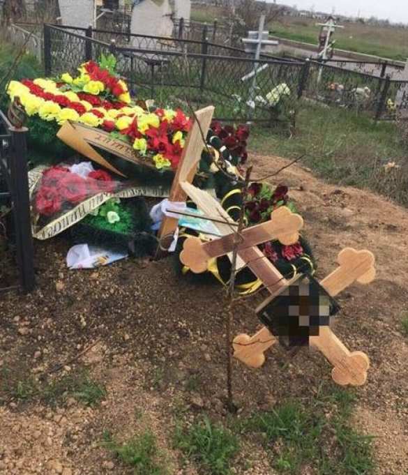 Вандалы повредили надгробия в Одессе и под Львовом (ФОТО) | Русская весна