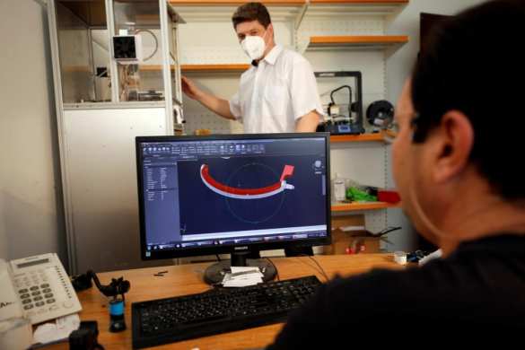 В Израиле изобрели маску, позволяющую есть и пить, не снимая её (ФОТО) | Русская весна