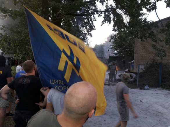 Побоище в Киеве: конфликт вокруг стройки набирает обороты, есть раненые (ФОТО, ВИДЕО) | Русская весна