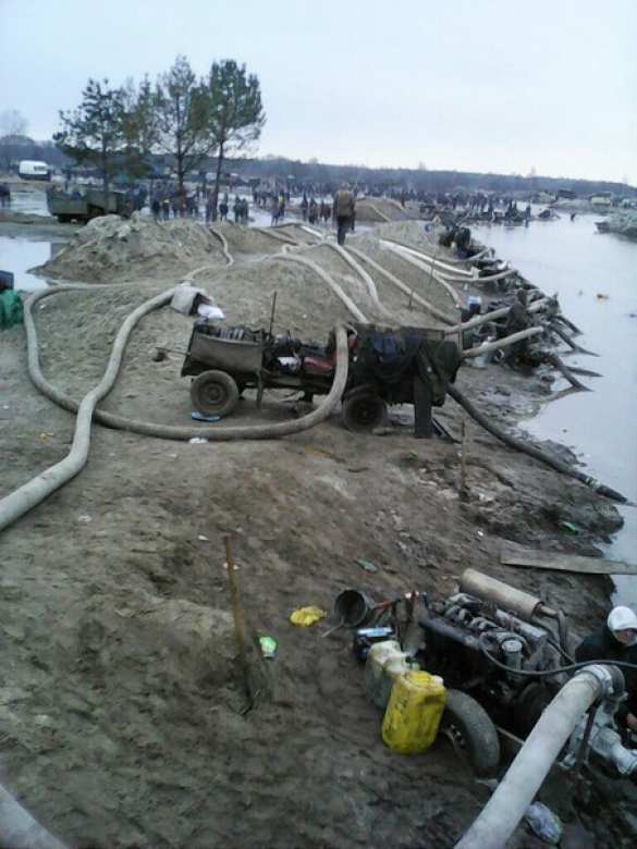 Битва за янтарь: в Ровенской области копатели избили полицейских (+ФОТО, ВИДЕО) | Русская весна