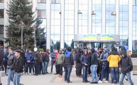 Неонацисты устроили драку с копателями янтаря в Ровно (ФОТО, ВИДЕО) | Русская весна