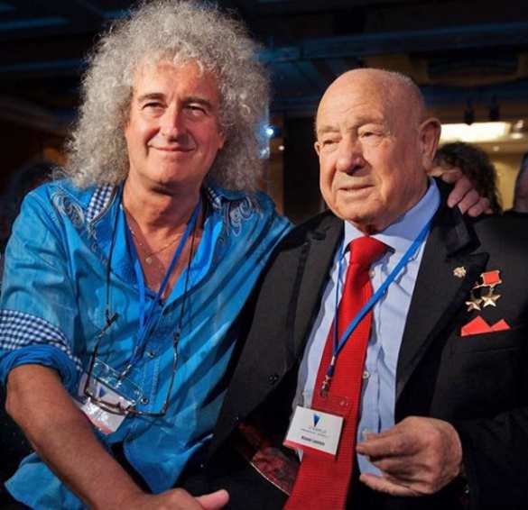 «Настоящий герой ушёл», — гитарист Queen отдал дань уважения Алексею Леонову (ФОТО) | Русская весна