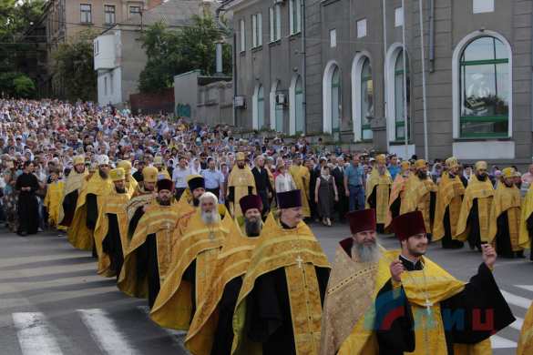 В Луганске Крестным ходом за мир прошли пять тысяч человек (ФОТО, ВИДЕО) | Русская весна