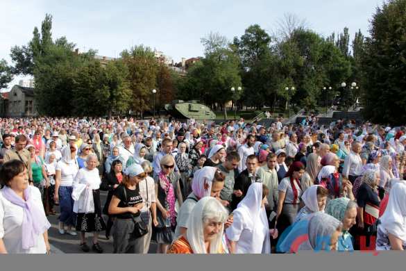 В Луганске Крестным ходом за мир прошли пять тысяч человек (ФОТО, ВИДЕО) | Русская весна