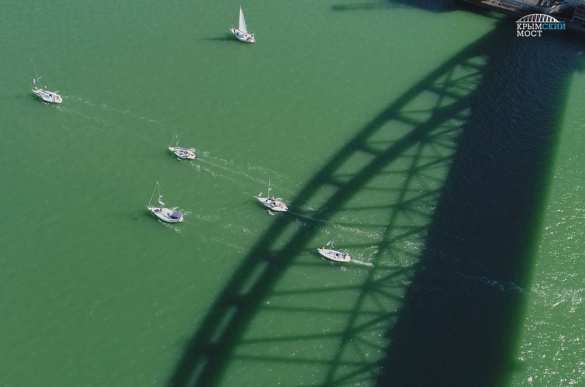 «Мы устойчиво вышли в акваторию» — как продвигается строительство Крымского моста (ФОТО) | Русская весна