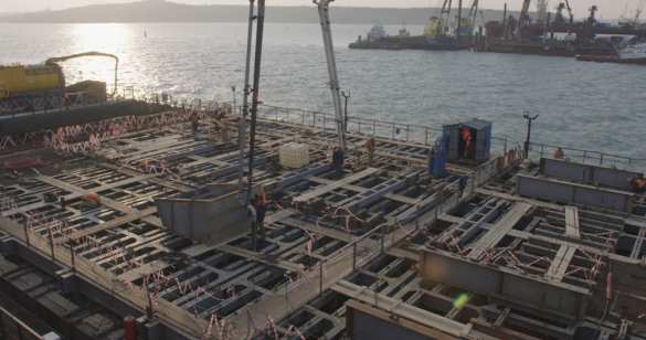 Строители Крымского моста бетонируют важнейшую фарватерную опору (ФОТО) | Русская весна