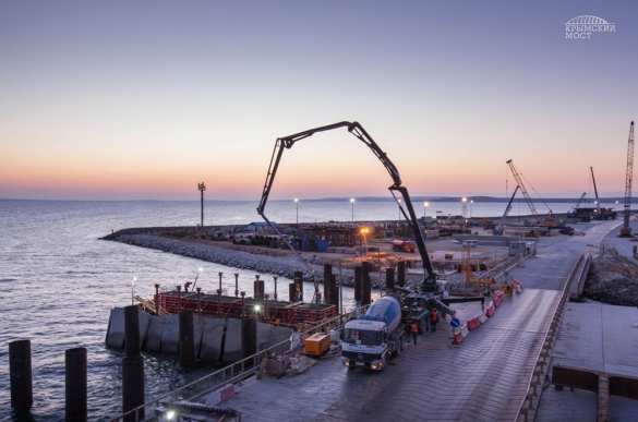 «Мы устойчиво вышли в акваторию» — как продвигается строительство Крымского моста (ФОТО) | Русская весна