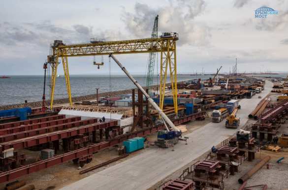 На строительстве Крымского моста возведено 200 опор (ФОТО, ВИДЕО) | Русская весна