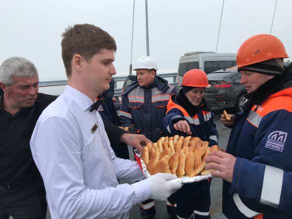 Минуты до старта: Крымский мост в ожидании кортежа Путина (ФОТО, ВИДЕО) | Русская весна