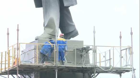 Ленина в Запорожье пилят вторые сутки (ФОТО+ПРЯМАЯ ТРАНСЛЯЦИЯ) | Русская весна