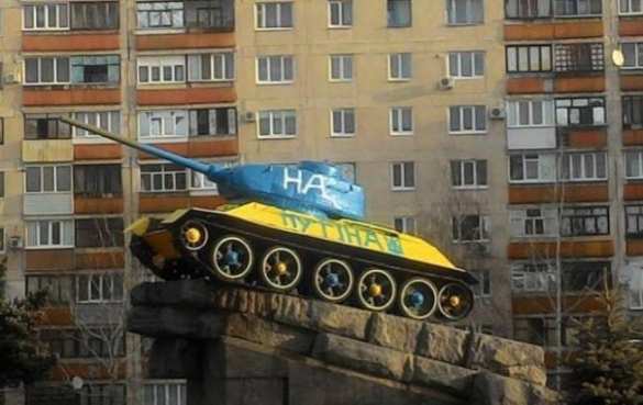 В Лисичанске боевики «Донбасса» нарисовали трезубец на спине местного жителя (ФОТО, ВИДЕО 18+) | Русская весна