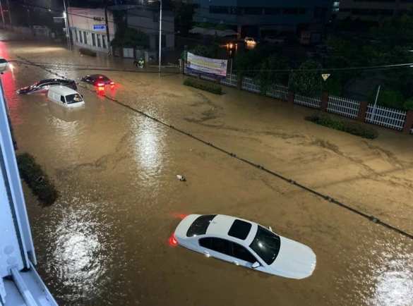 Южная Корея под ударом стихии, есть погибшие (ФОТО, ВИДЕО) | Русская весна
