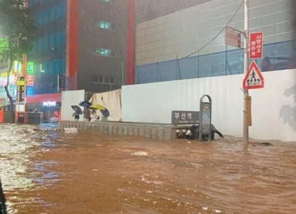 Южная Корея под ударом стихии, есть погибшие (ФОТО, ВИДЕО) | Русская весна