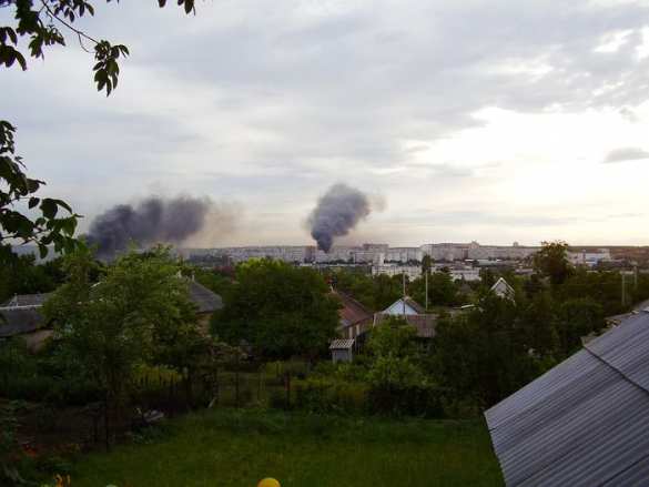 Луганск в огне: пылают дома и машины, над городом клубы дыма, на улицах погибшие (фото/видео 18+) | Русская весна