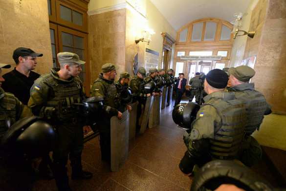 Бунт неонацистов во Львове: в город стянуты войска, сорвано заседание горсовета (ФОТО, ВИДЕО, ОБНОВЛЕНО) | Русская весна