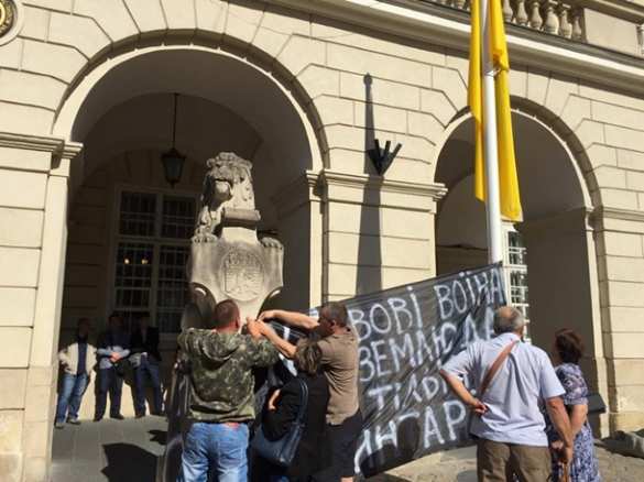 Боевики «АТО» во Львове устроили майдан, требуя землю и жилье (ФОТО) | Русская весна
