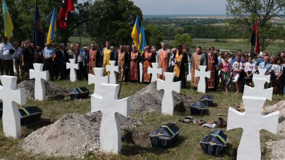 В форме СС, с черепами и свастиками: дикая церемония «перезахоронения героев» во Львовской области (ФОТО) | Русская весна