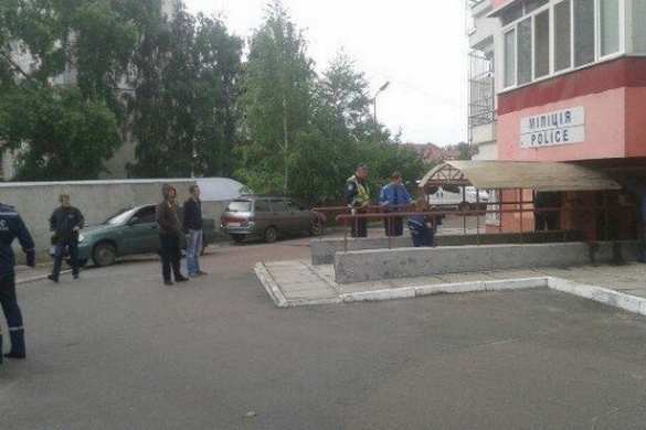 Во Львове возле райотделов милиции прогремели два взрыва, ранены 2 правоохранителя (ФОТО+ВИДЕО) | Русская весна