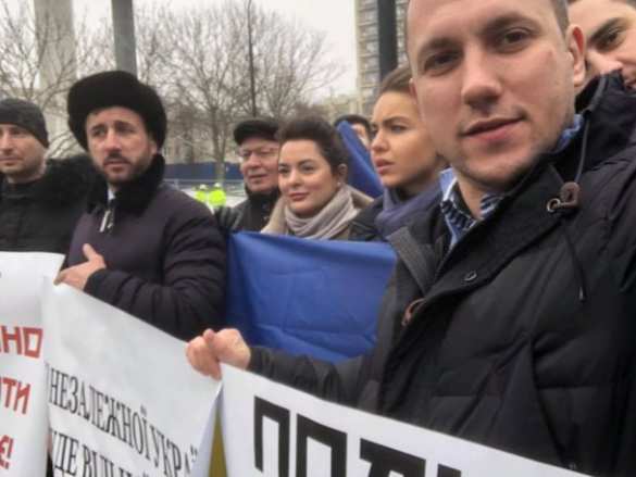 Ляшко с «побратимами» пикетирует сейм Польши из-за антибандеровского закона (+ФОТО, ВИДЕО)  | Русская весна