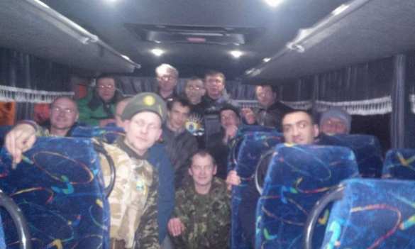 Первый пошёл: на Майдане собрали автобус добровольцев для блокады Донбасса (ФОТО) | Русская весна