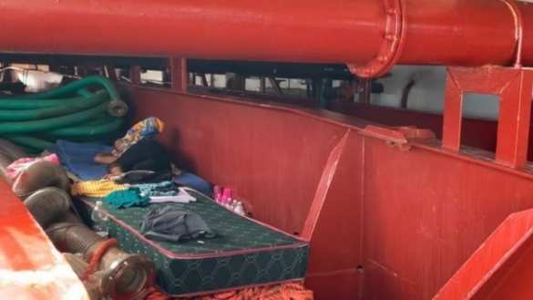 Украинский капитан спас в море 27 мигрантов, и теперь его судно не принимает ни один порт в ЕС (ФОТО) | Русская весна