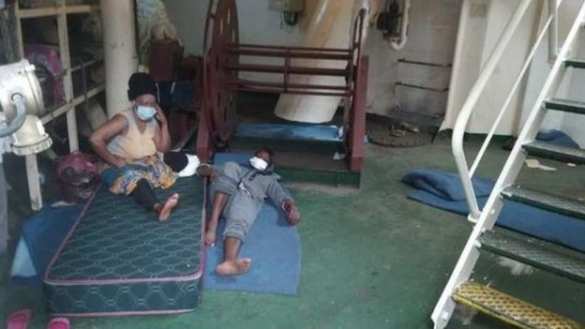 Украинский капитан спас в море 27 мигрантов, и теперь его судно не принимает ни один порт в ЕС (ФОТО) | Русская весна