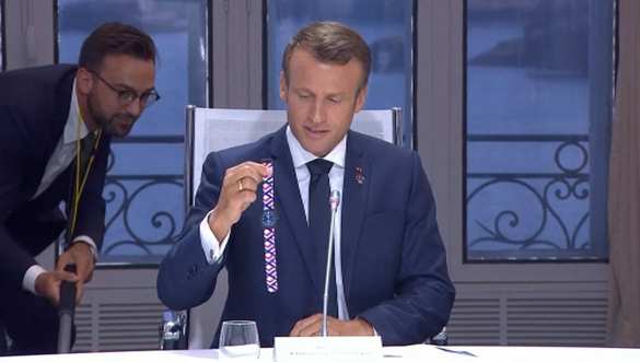 Макрон сделал участникам «Большой семёрки» подарки с намёком (ФОТО, ВИДЕО) | Русская весна