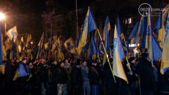 В Мариуполе прошёл факельный марш нацистов (+ФОТО, ВИДЕО) | Русская весна