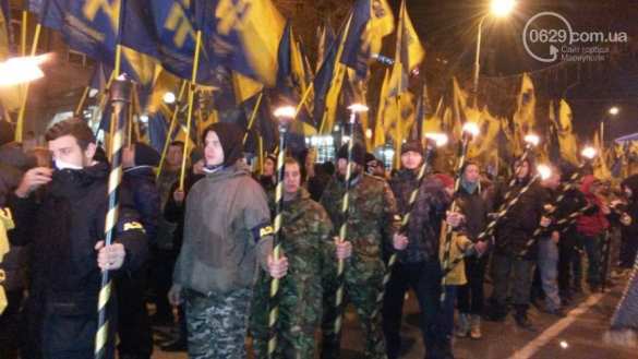 В Мариуполе прошёл факельный марш нацистов (+ФОТО, ВИДЕО) | Русская весна