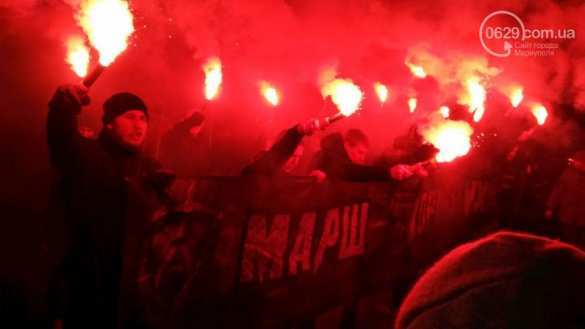 В Мариуполе прошёл факельный марш нацистов (+ФОТО, ВИДЕО) | Русская весна