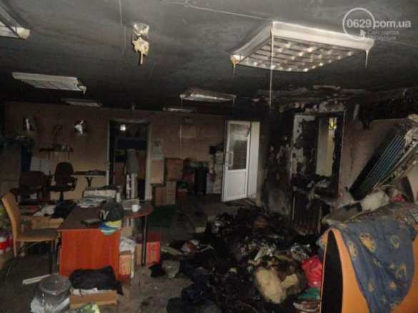 В Мариуполе сожгли офис волонтеров, собирающих помощь карателям (добавлены фото) | Русская весна