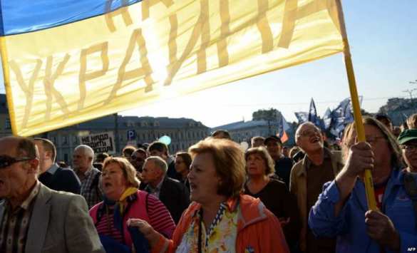 В знак протеста против так называемого «марша мира» жители центра Москвы вывесили в окнах флаги ДНР и ЛНР (фото, видео) | Русская весна