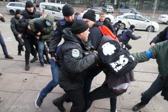 Дикий Киев: на участников «марша феминисток» напали с кефиром и зеленкой (ФОТО, ВИДЕО) | Русская весна